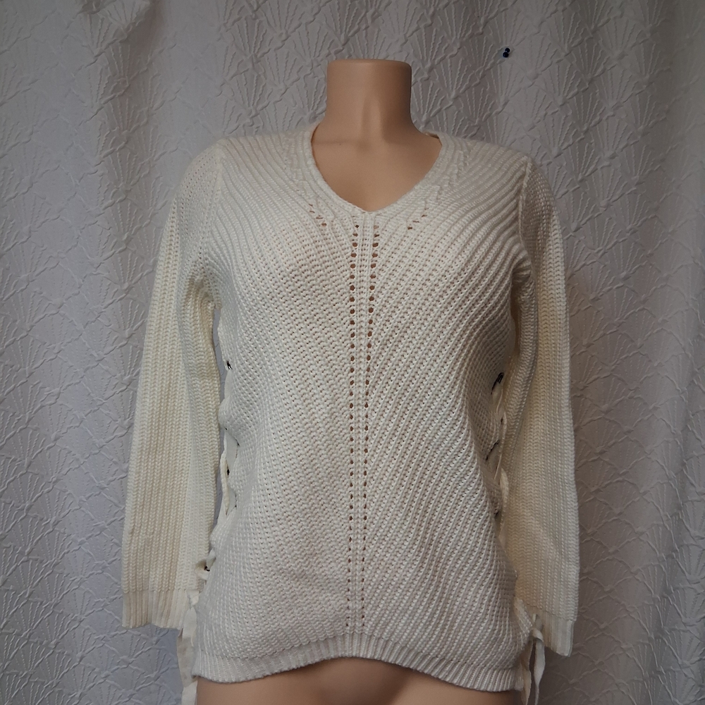 John + Jenn Cream V-Neck Sweaterwomen Size M